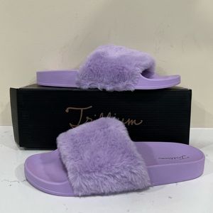 NIB Trillium Lavender Fur Slide